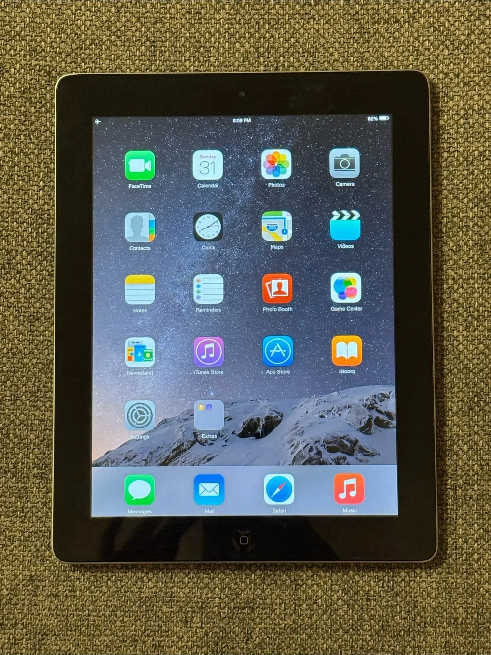 Apple iPad 2 16GB Black Silver Unlocked With Charger
